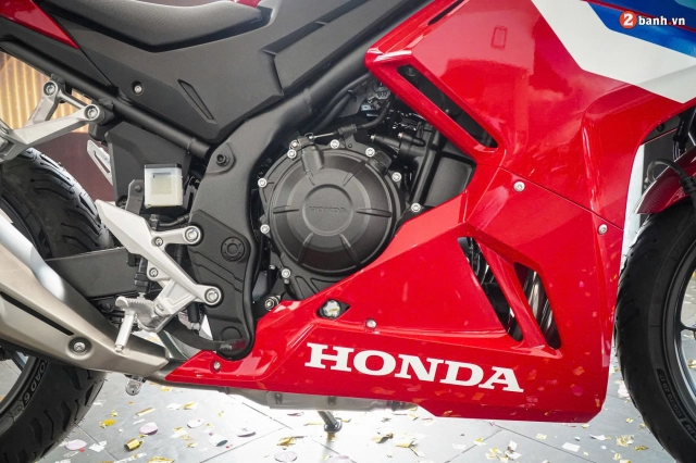 Cận cảnh honda cbr500r 2024 tại đại lý có thiết kế thể thao ăn đứt đàn anh