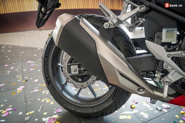 Cận cảnh honda cbr500r 2024 tại đại lý có thiết kế thể thao ăn đứt đàn anh