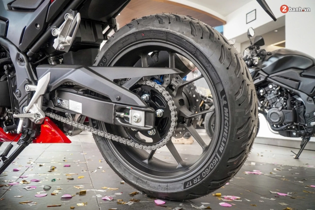 Cận cảnh honda cbr500r 2024 tại đại lý có thiết kế thể thao ăn đứt đàn anh