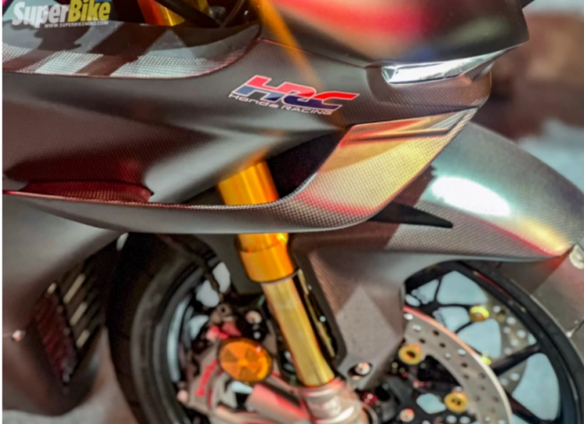 Chắc chắn anh em sẽ bị hút hồn khi thấy honda cbr1000rr-r fireblade sp hoàn toàn bằng carbon