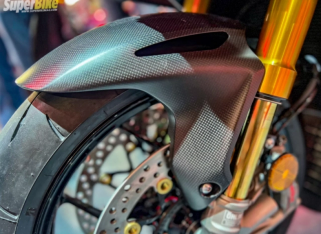 Chắc chắn anh em sẽ bị hút hồn khi thấy honda cbr1000rr-r fireblade sp hoàn toàn bằng carbon