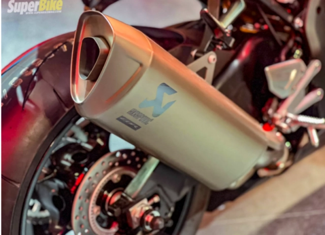Chắc chắn anh em sẽ bị hút hồn khi thấy honda cbr1000rr-r fireblade sp hoàn toàn bằng carbon