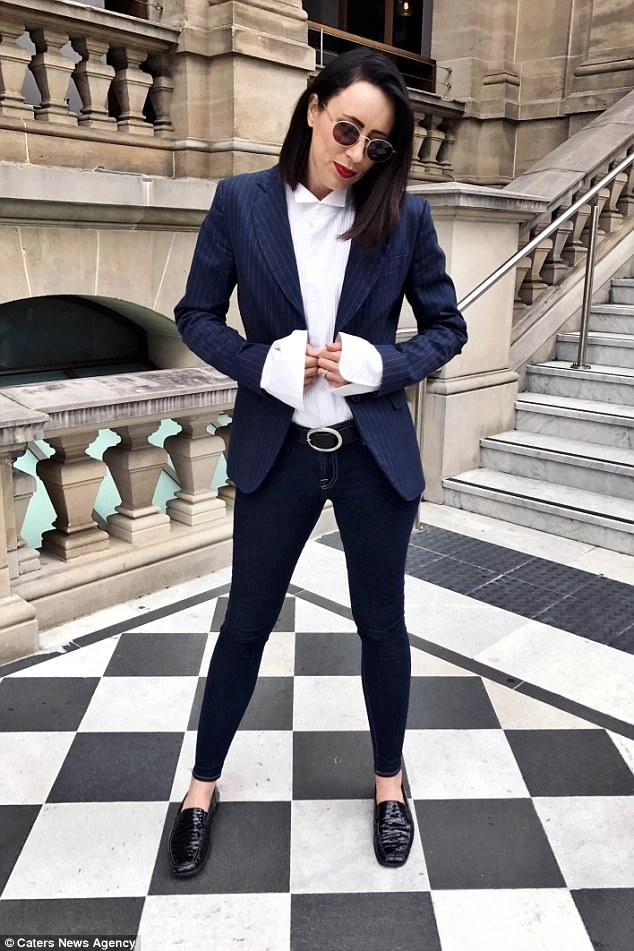 Chỉ mua quần áo dưới 100 nghìn bà mẹ trẻ này có 5 tỷ để đi du lịch