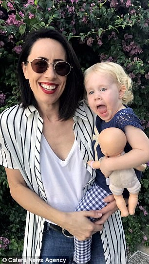 Chỉ mua quần áo dưới 100 nghìn bà mẹ trẻ này có 5 tỷ để đi du lịch