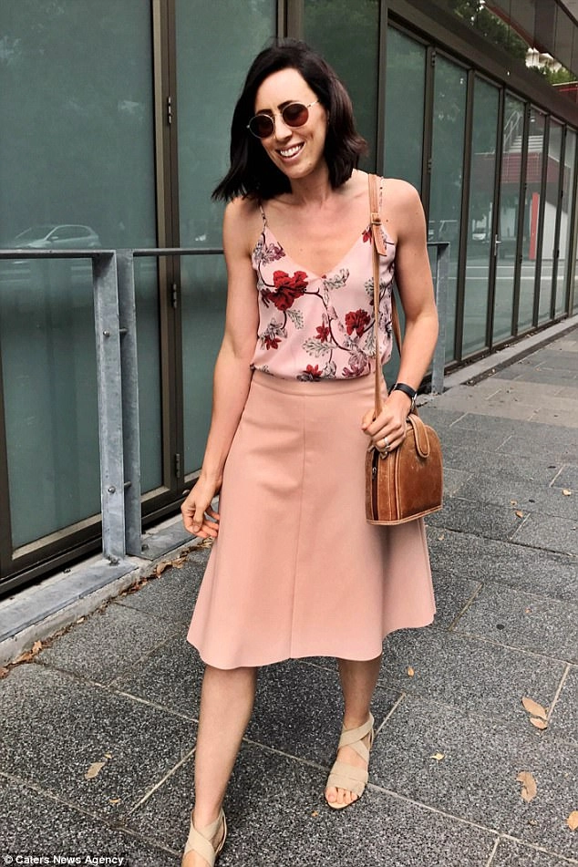 Chỉ mua quần áo dưới 100 nghìn bà mẹ trẻ này có 5 tỷ để đi du lịch