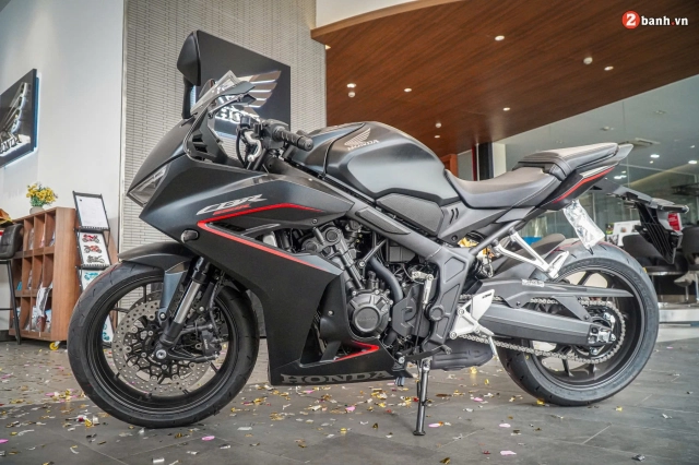 Chi tiết cbr650r 2024 vừa lên kệ với công nghệ mới e-clutch giúp chạy xe mô tô như xe số