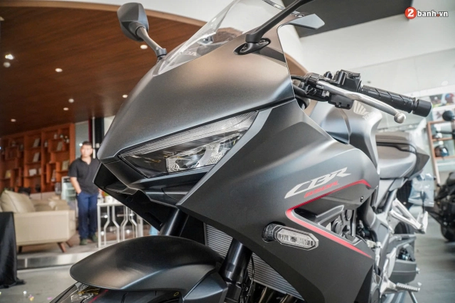 Chi tiết cbr650r 2024 vừa lên kệ với công nghệ mới e-clutch giúp chạy xe mô tô như xe số