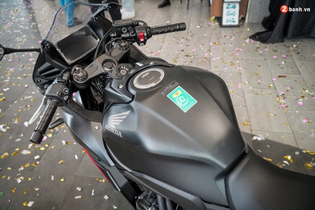 Chi tiết cbr650r 2024 vừa lên kệ với công nghệ mới e-clutch giúp chạy xe mô tô như xe số