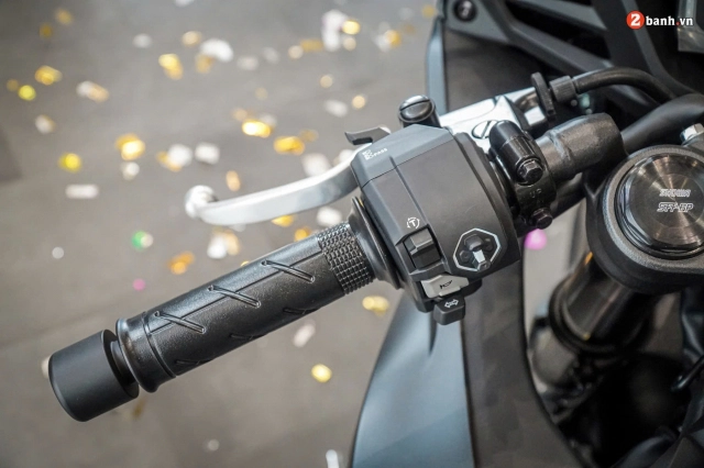 Chi tiết cbr650r 2024 vừa lên kệ với công nghệ mới e-clutch giúp chạy xe mô tô như xe số