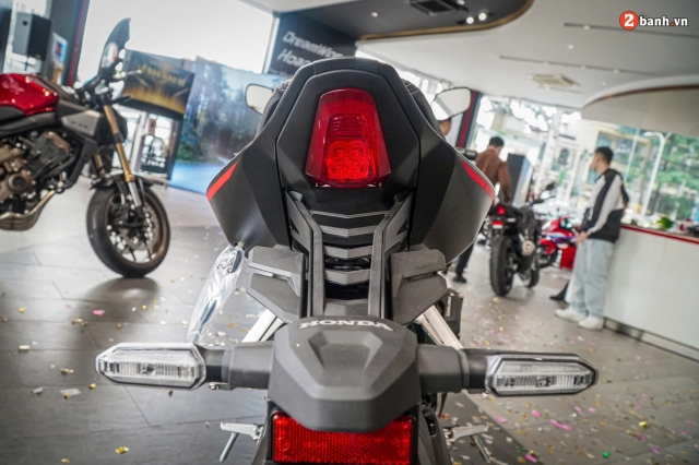 Chi tiết cbr650r 2024 vừa lên kệ với công nghệ mới e-clutch giúp chạy xe mô tô như xe số