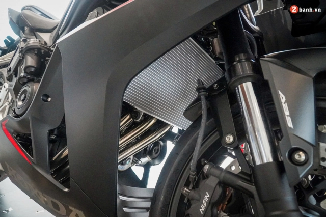 Chi tiết cbr650r 2024 vừa lên kệ với công nghệ mới e-clutch giúp chạy xe mô tô như xe số