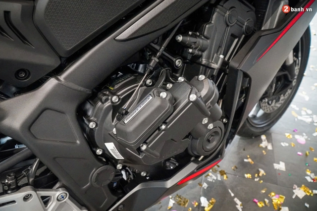 Chi tiết cbr650r 2024 vừa lên kệ với công nghệ mới e-clutch giúp chạy xe mô tô như xe số