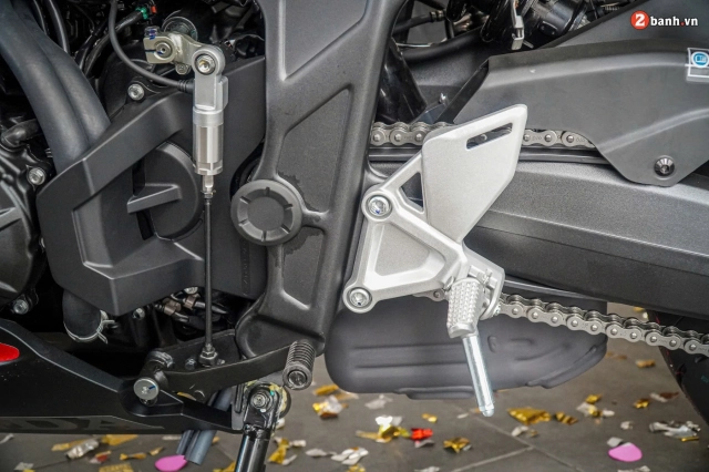 Chi tiết cbr650r 2024 vừa lên kệ với công nghệ mới e-clutch giúp chạy xe mô tô như xe số