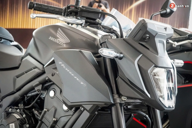 Chi tiết honda cb500 hornet mới tại showroom được cải tiến cả về thiết kế và trang bị