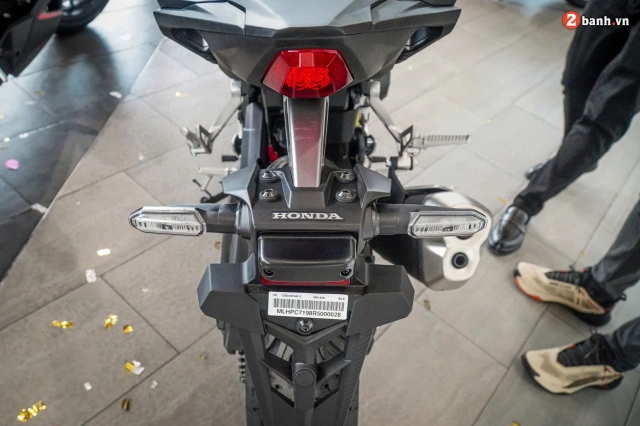 Chi tiết honda cb500 hornet mới tại showroom được cải tiến cả về thiết kế và trang bị