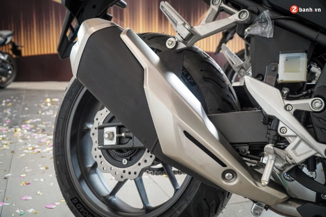 Chi tiết honda cb500 hornet mới tại showroom được cải tiến cả về thiết kế và trang bị