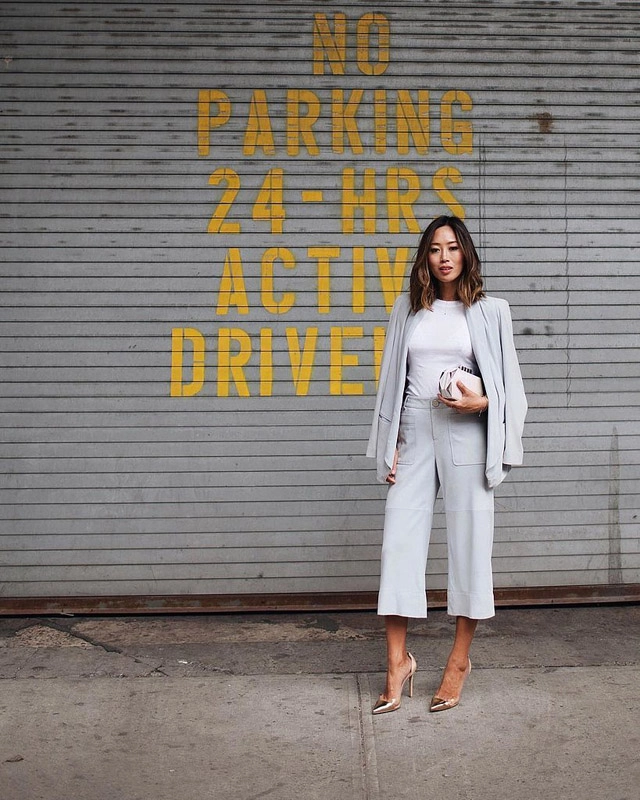 Chọn sai màu giày đồ sang chảnh đến mấy cũng bị mất giá