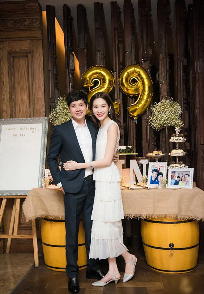 Chút tế nhị trong việc ăn mặc khiến hoa hậu thu thảo trở nên tinh tế bên chồng sắp cưới