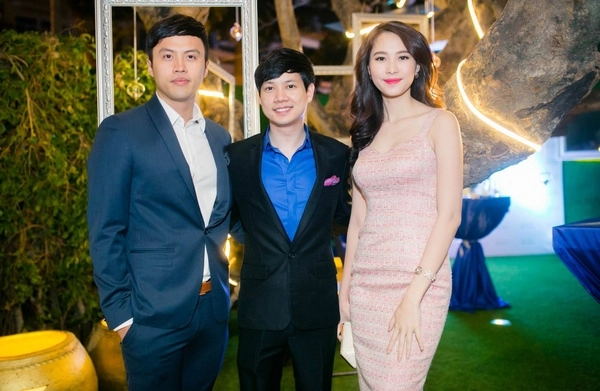 Chút tế nhị trong việc ăn mặc khiến hoa hậu thu thảo trở nên tinh tế bên chồng sắp cưới