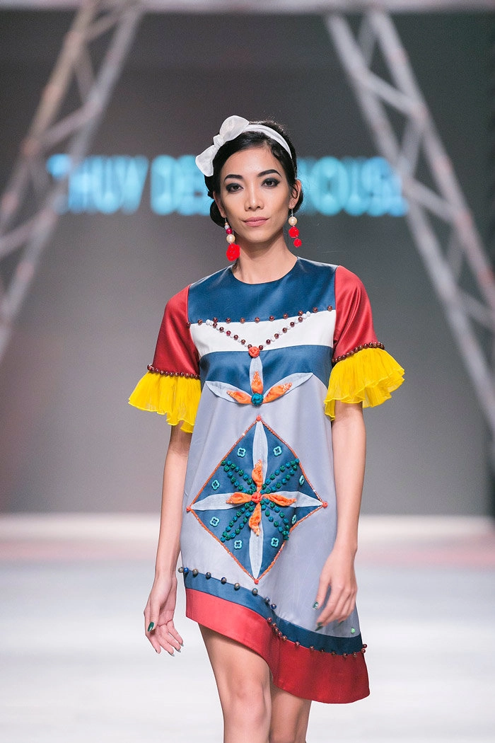 cô ba sài gòn ngô thanh vân diện áo dài catwalk khiến tín đồ thời trang bấn loạn