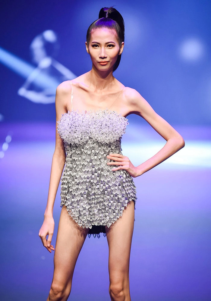 Cùng cảnh ngộ lê thuý lên tiếng bảo vệ cao ngân trước đạn bom dư luận