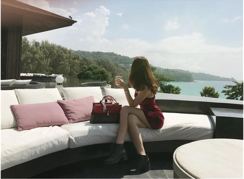 Cuộc sống phủ đầy hàng hiệu cực xa hoa ít ai biết của tân hoa hậu đại dương