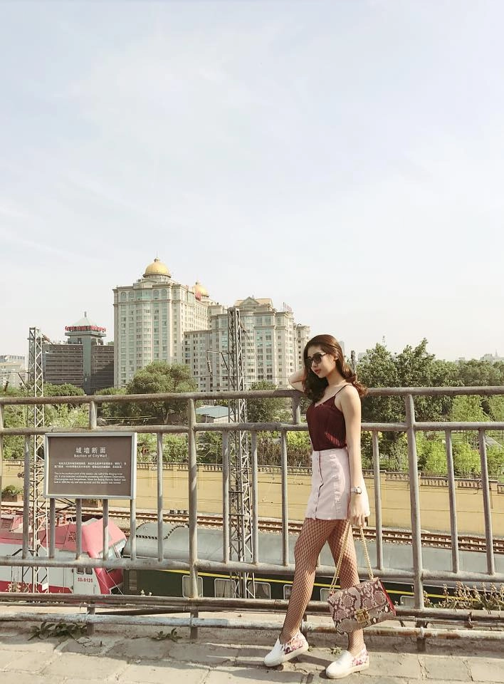 Cuộc sống phủ đầy hàng hiệu cực xa hoa ít ai biết của tân hoa hậu đại dương