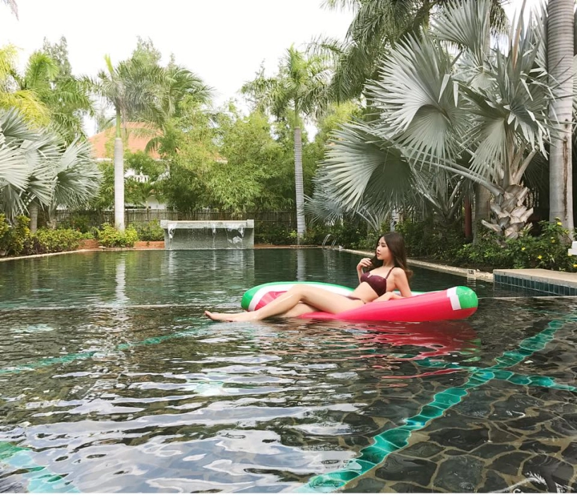 Cuộc sống phủ đầy hàng hiệu cực xa hoa ít ai biết của tân hoa hậu đại dương