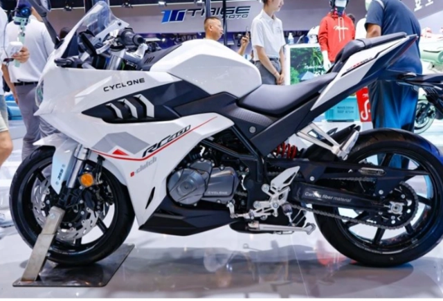 Cyclone rc401 trang bị hệ thống như e-clutch của honda nhưng giá chỉ ngang ngửa sh125i