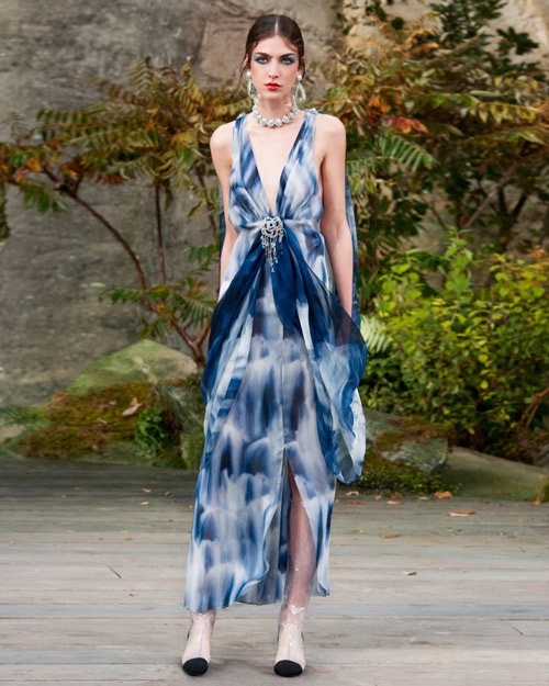 Đi catwalk rơi mũ người mẫu này đã tạo nên khoảnh khắc đẹp nhất tại chanel ss 2018