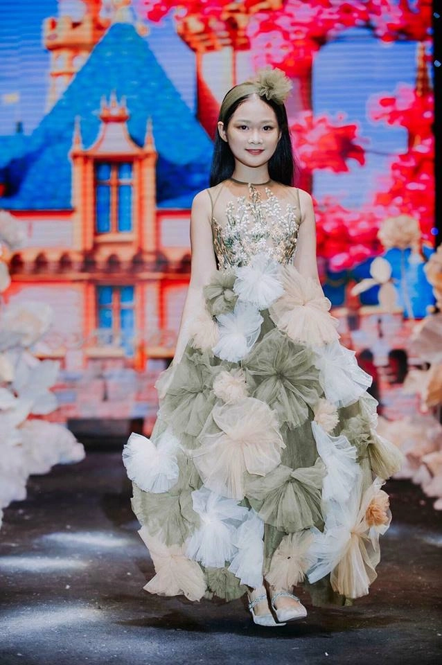 Điểm mặt những nàng mẫu nhí khuấy đảo sàn catwalk