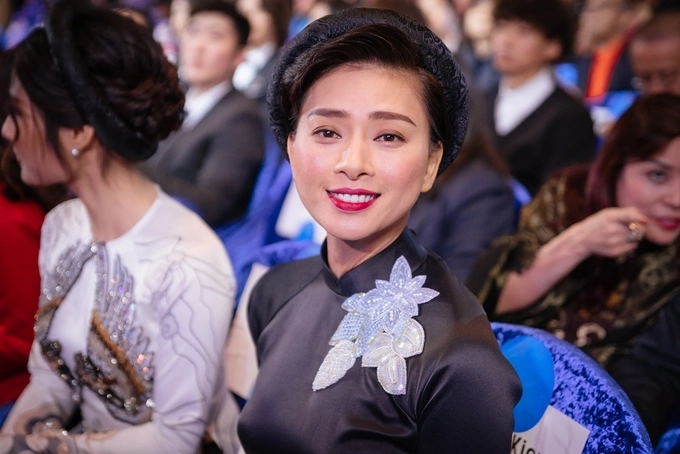 Diện áo dài truyền thống tứ đại mỹ nhân cô ba sài gòn nổi nhất thảm đỏ lhp busan