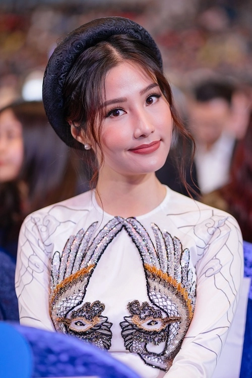 Diện áo dài truyền thống tứ đại mỹ nhân cô ba sài gòn nổi nhất thảm đỏ lhp busan