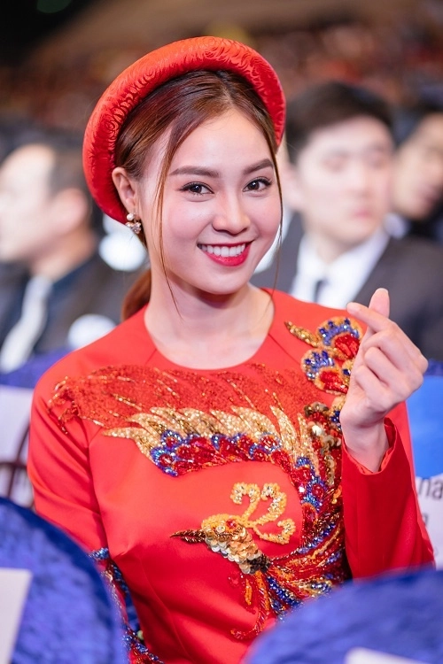 Diện áo dài truyền thống tứ đại mỹ nhân cô ba sài gòn nổi nhất thảm đỏ lhp busan