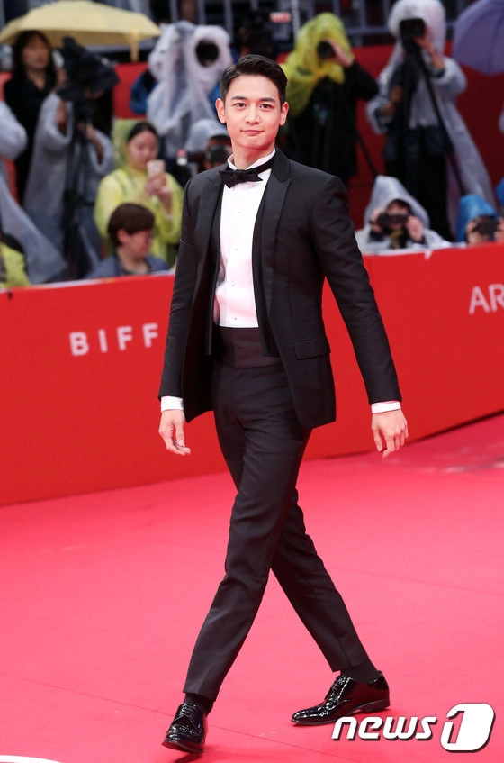 Diện áo dài truyền thống tứ đại mỹ nhân cô ba sài gòn nổi nhất thảm đỏ lhp busan