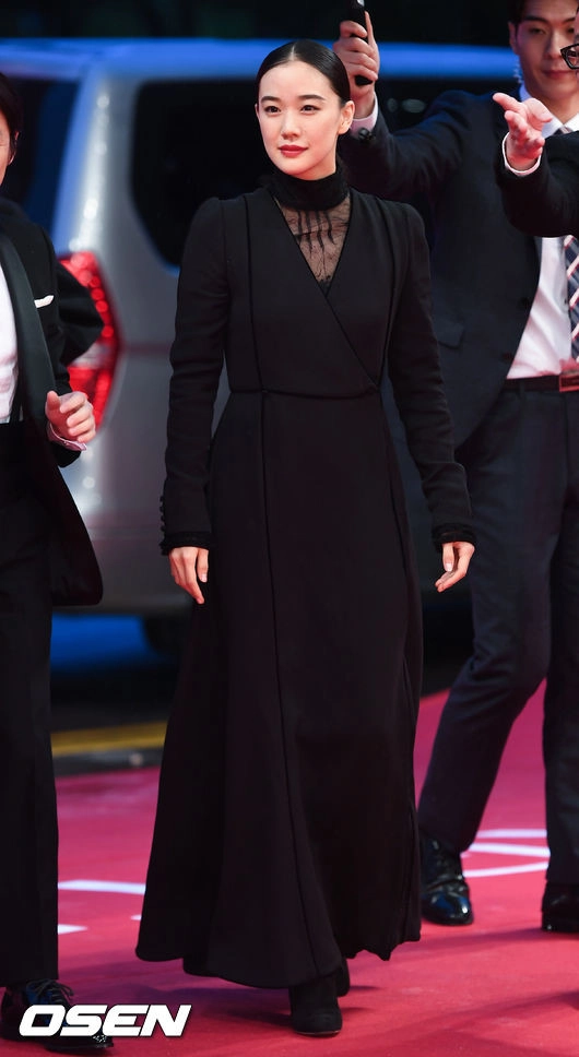 Diện áo dài truyền thống tứ đại mỹ nhân cô ba sài gòn nổi nhất thảm đỏ lhp busan