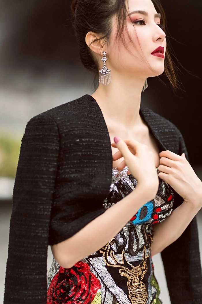 Diện đồ việt nam diễm my 9x vẫn khiến hàng triệu trái tim tại seoul fashion week rung động