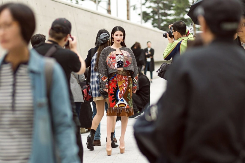 Diện đồ việt nam diễm my 9x vẫn khiến hàng triệu trái tim tại seoul fashion week rung động