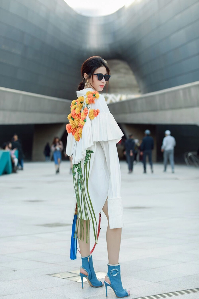 Diện đồ việt nam diễm my 9x vẫn khiến hàng triệu trái tim tại seoul fashion week rung động
