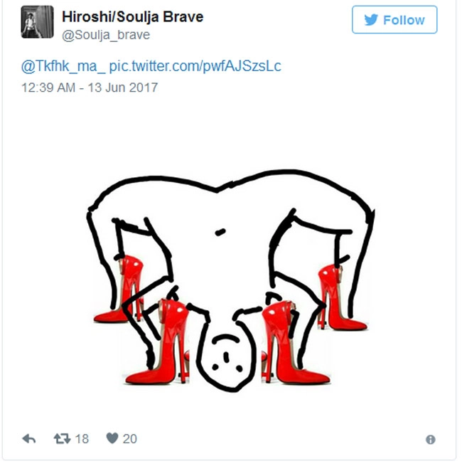 Đôi giày bị dân mạng chế giễu vì chiều cao không tưởng chẳng biết xỏ chân vào kiểu gì