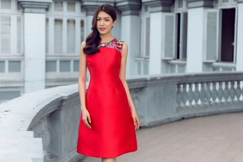 Đón thu rực rỡ với loạt váy đẹp miễn chê của á hậu lệ hằng