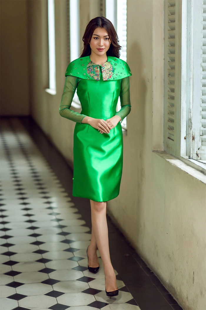 Đón thu rực rỡ với loạt váy đẹp miễn chê của á hậu lệ hằng