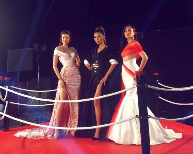 Đột nhập hậu trường mới thấy phạm hương mâu thủy và minh tú đẹp bất phân thắng bại