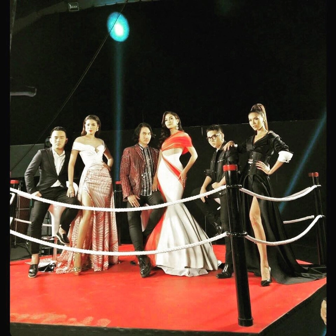 Đột nhập hậu trường mới thấy phạm hương mâu thủy và minh tú đẹp bất phân thắng bại