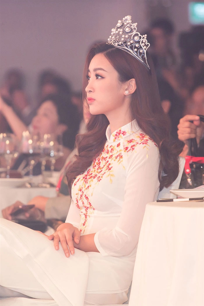 Fan thích thú bàn luận xôn xao khi đỗ mỹ linh đọ sắc với các hoa hậu láng giềng