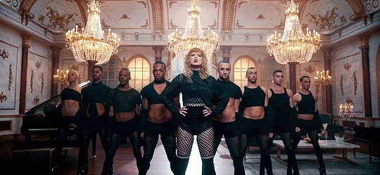 Gu thời trang đỉnh cao và đắt đỏ của xà nữ vương taylor swift ngày lột xác