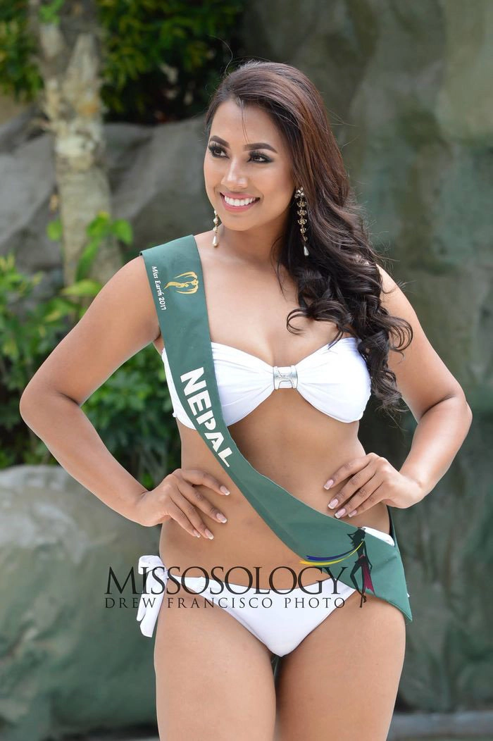 Hà thu khoe body bốc lửa bên các đối thủ bụng ngấn mỡ tại hoa hậu trái đất