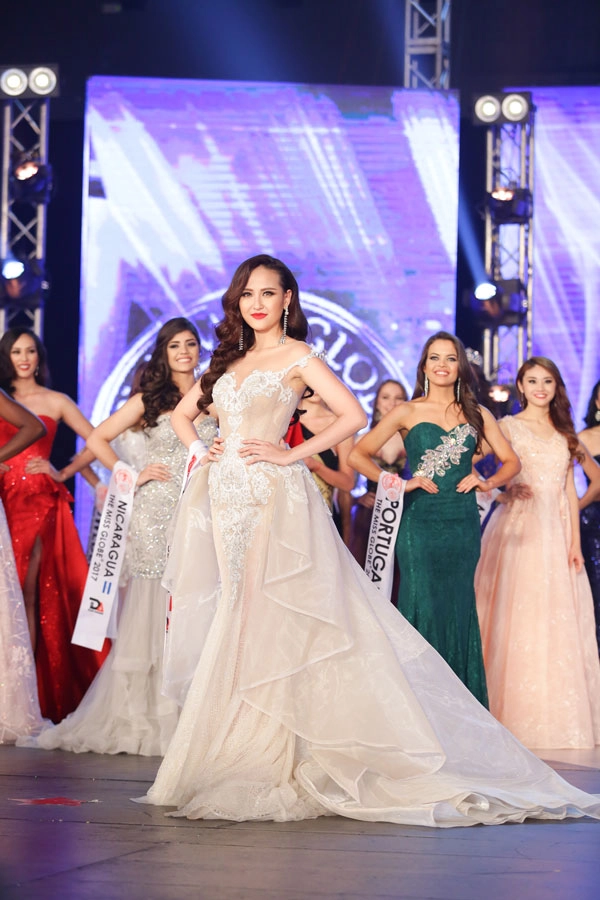 Hành trình lột xác phong cách từ á quân the face đến miss globe 2017 của khánh ngân