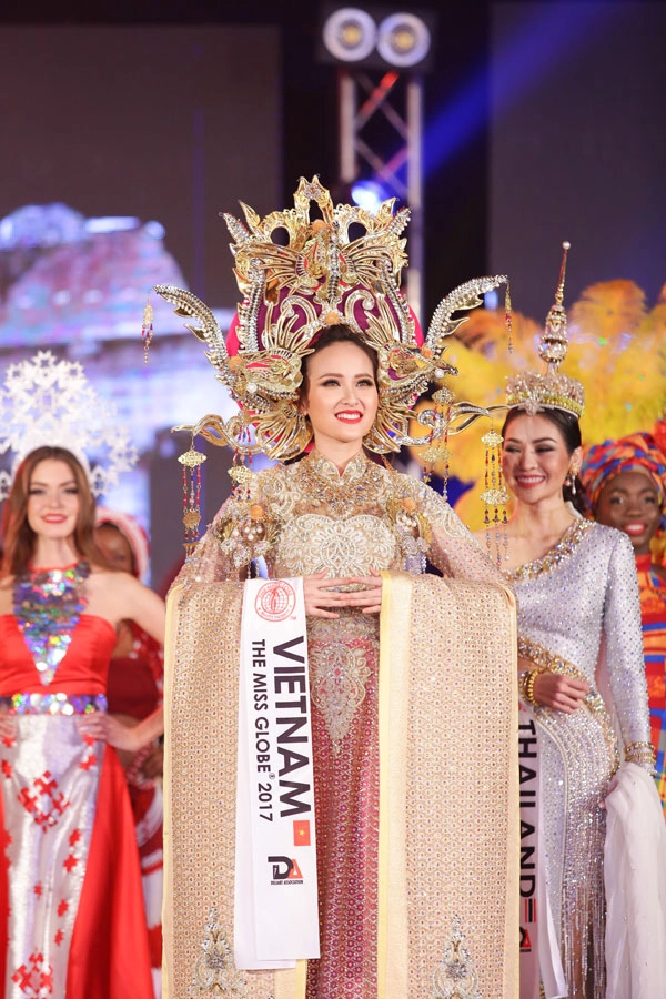 Hành trình lột xác phong cách từ á quân the face đến miss globe 2017 của khánh ngân
