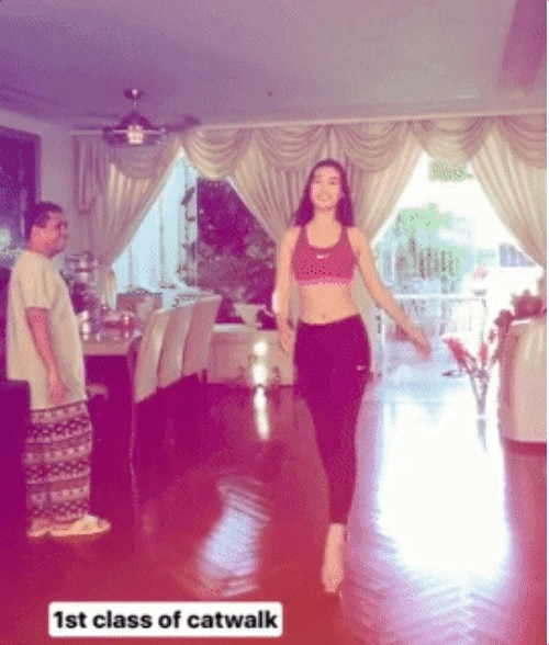 Hé lộ những bước catwalk điêu luyện chuẩn quốc tế của hoa hậu mỹ linh